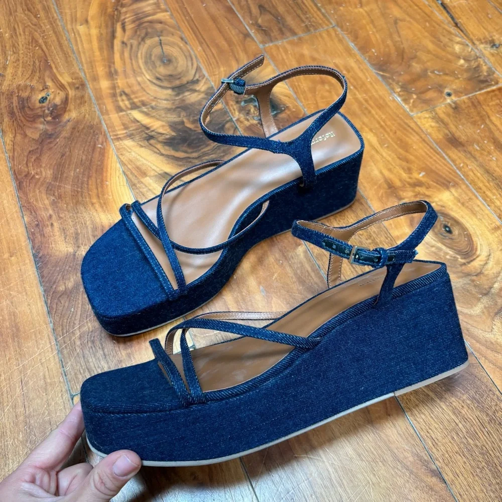 NWOT Reformation Zolanda Platform Sandal in Dark Denim 9
